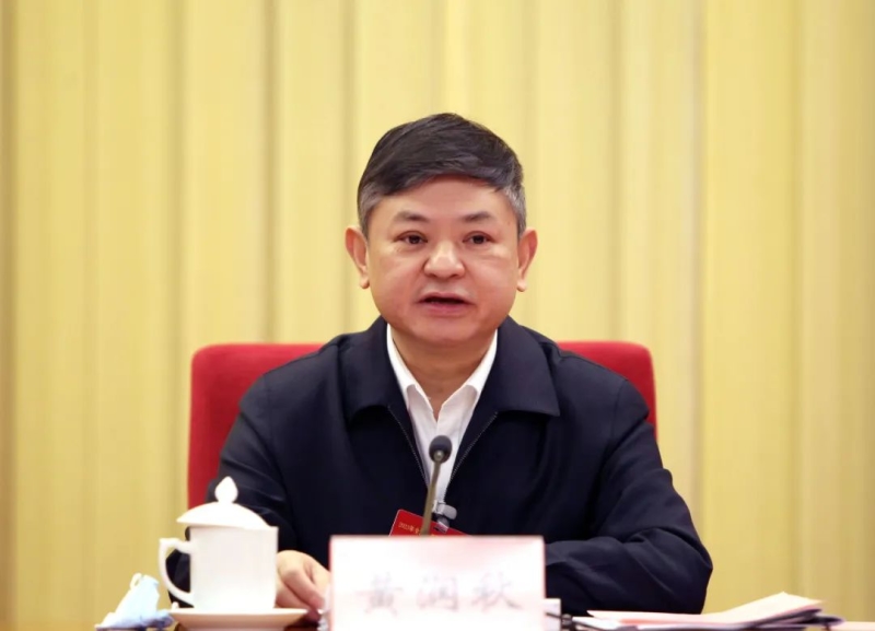 生態(tài)環(huán)境部部長黃潤秋出席會議