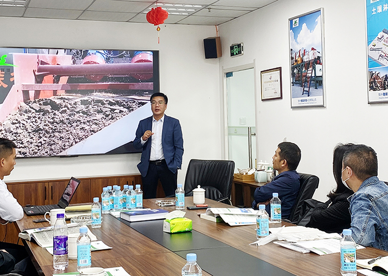 華中科技大學(xué)、中南大學(xué)一行蒞臨德森生產(chǎn)基地會談
