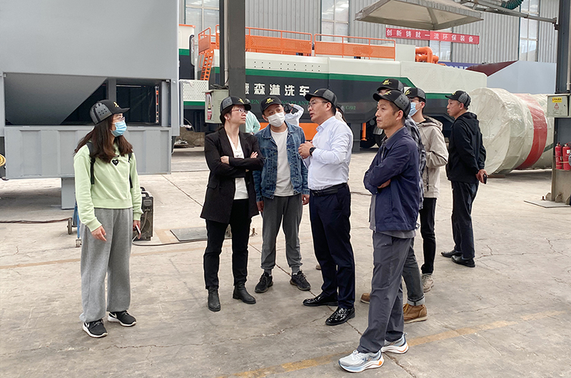 華中科技大學(xué)、中南大學(xué)一行蒞臨德森生產(chǎn)基地考察調(diào)研