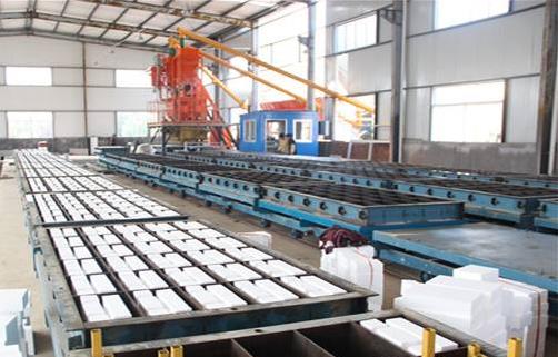 自保溫砌塊設備生產(chǎn)現(xiàn)場